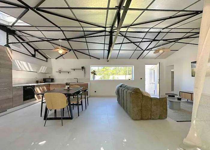 Peaceful Between Sea And Pyrenees Перпиньан